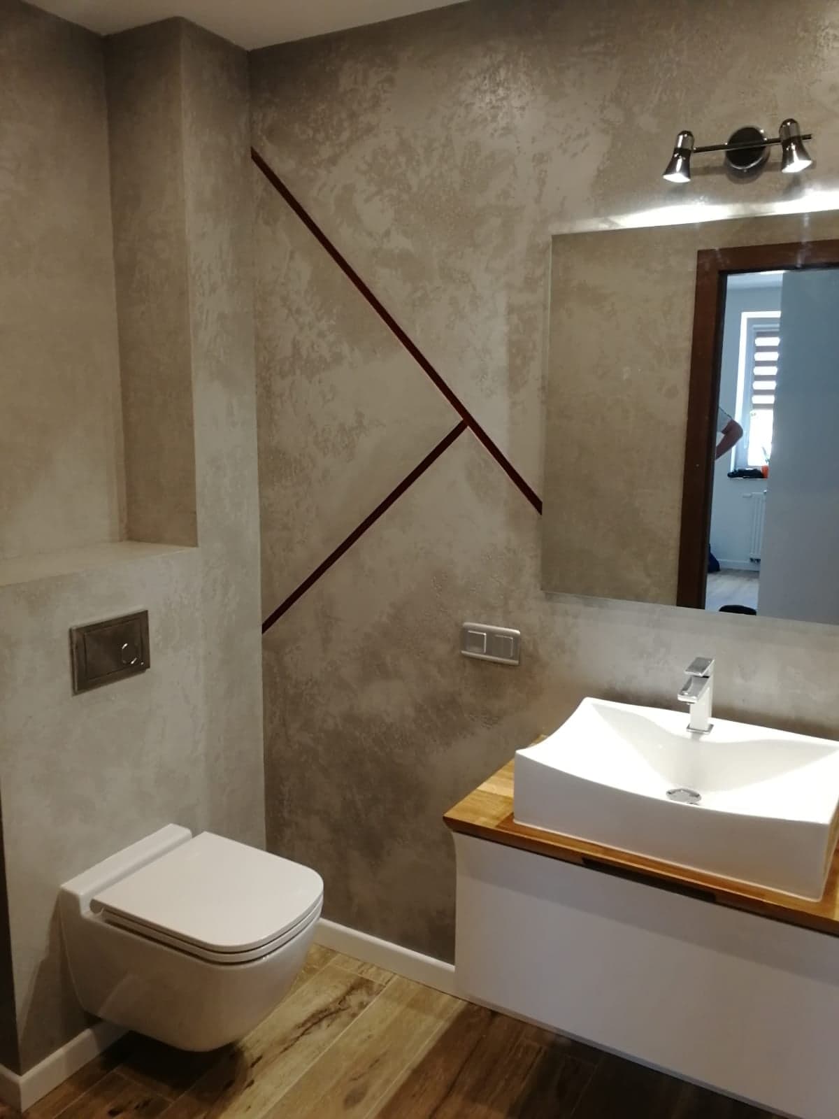 Beton architektoniczny na ścianie – styl loftowy – STRUKTURY Wrocław